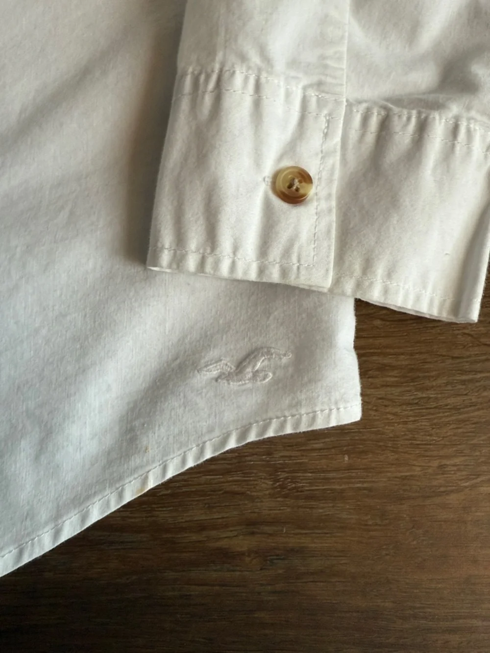 Hollister Women's White Long-Sleeve Button-Down Shirt - Picture 3 of 6